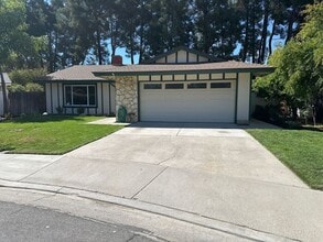 Building Photo - Prestigious Newhall Cul-de-Sac Home – Single Story 3 Bedroom + 2 Bath!