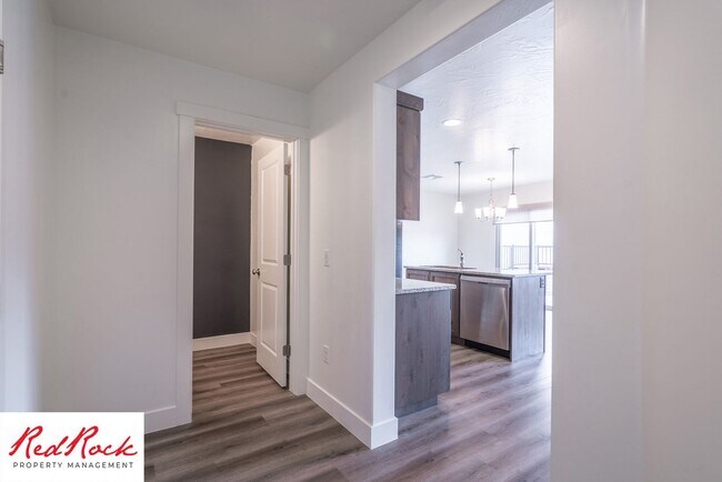 Building Photo - Adorable Stand Alone 4 Bedroom Corner Unit with Fully Fenced Backyard. Small Dogs Welcome.