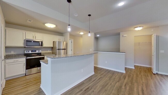 Building Photo - Like New Condo Style Upper 2 Bedroom 1 Bathroom Apartment is Available