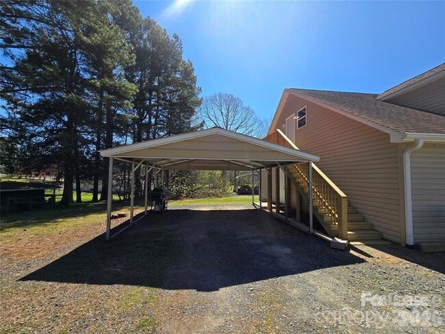 Building Photo - 105 A Kluttz St