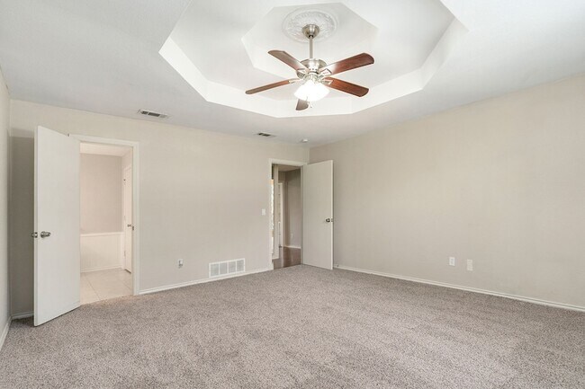 Building Photo - 802 Pebblebrook Dr
