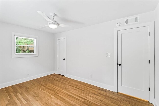 Building Photo - 425 Holderness St SW