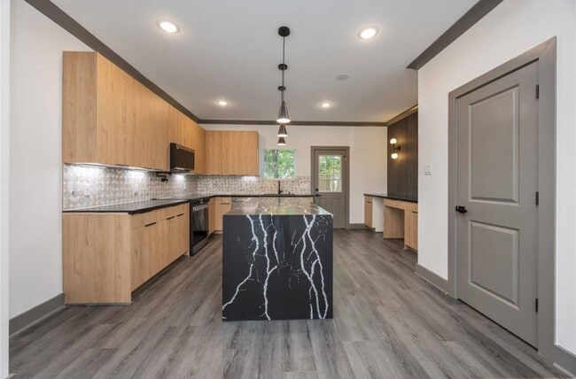 Building Photo - 8018 Attwater St