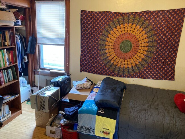 Building Photo - 601 E Burleigh St