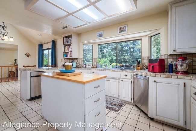 Building Photo - 4 br, 3 bath House - 4350 Winding Woods Way