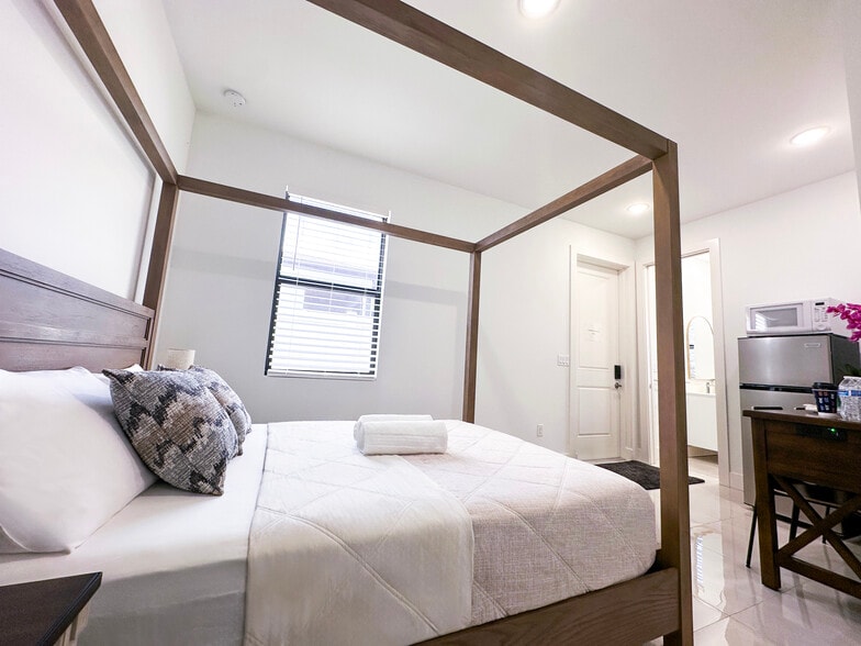 Building Photo - 4730 Marguerita Dr