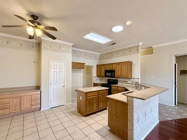 Building Photo - 8166 Berkshire Dr