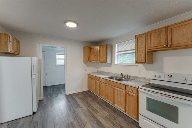 Building Photo - Charming Craftsman Bungalow — 727?N?Holly?...