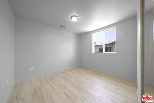 Building Photo - 236 W 84th Pl