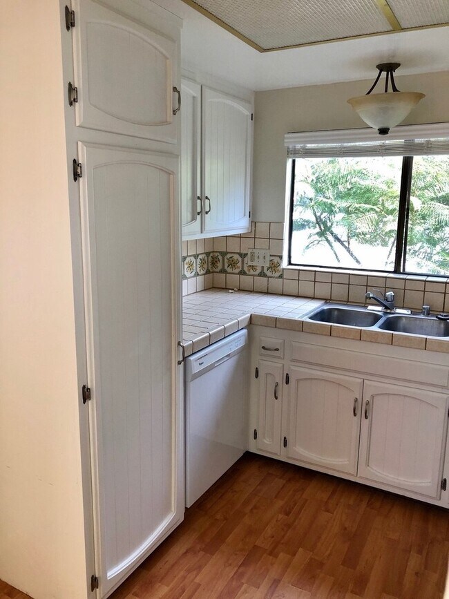 Building Photo - Pierpont Beach Home