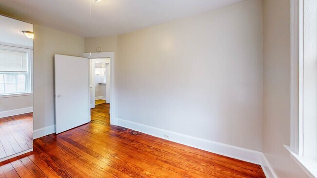 Building Photo - Stylish 2BD 1BA Across from Wooster Sq Park!