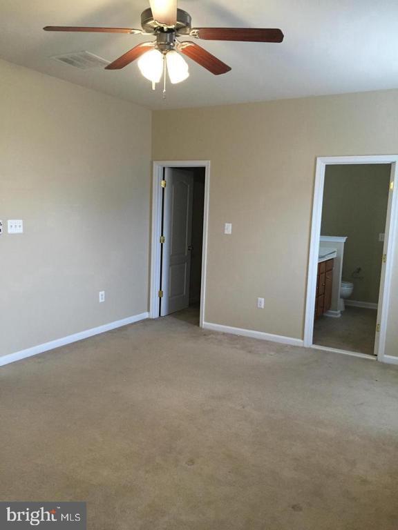 Building Photo - 402 Kintyre Ln