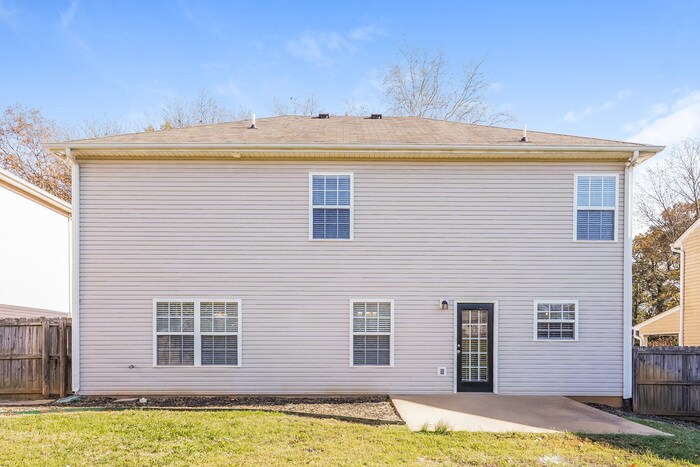 Building Photo - 347 Golfview Ln