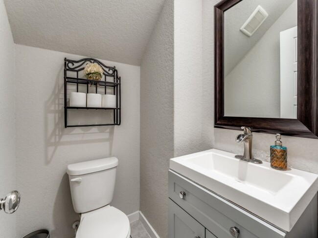 Building Photo - Charming 3BR w/Study House in Converse
