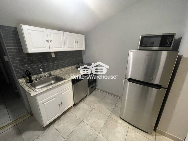 Primary Photo - 519 S Port St