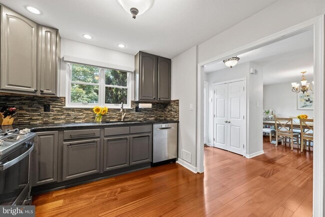 Building Photo - 1621 Clearview Ave