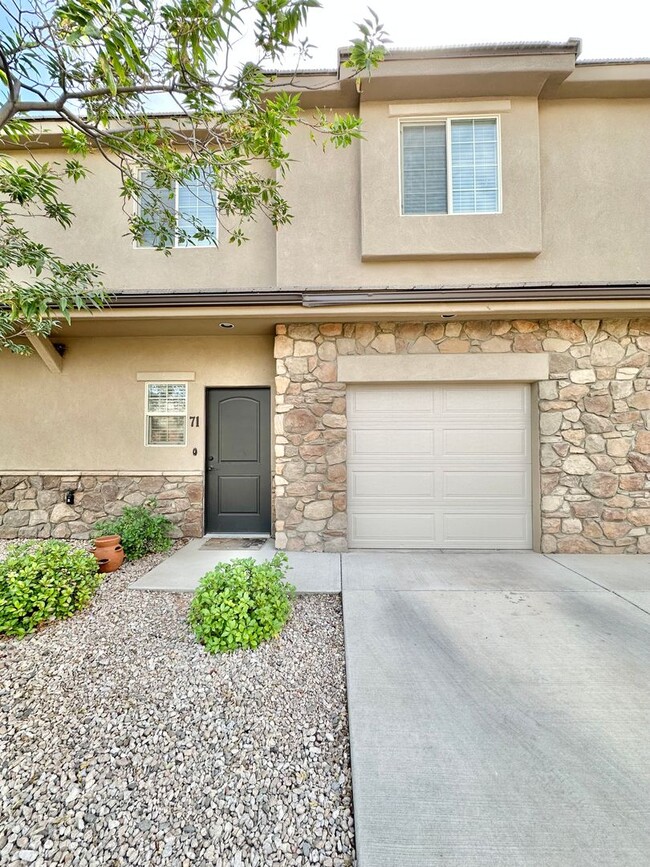 Primary Photo - Very nice Millcreek Springs Townhome