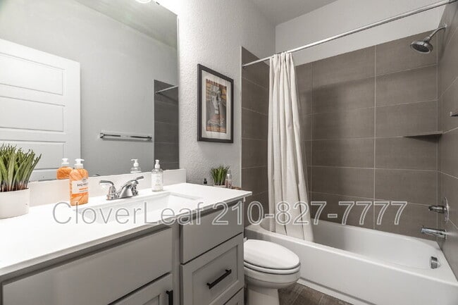 Building Photo - 1149 Cadogan Squire