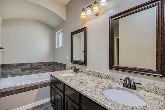 Building Photo - Beautiful East side House in Ventanas Subdivision