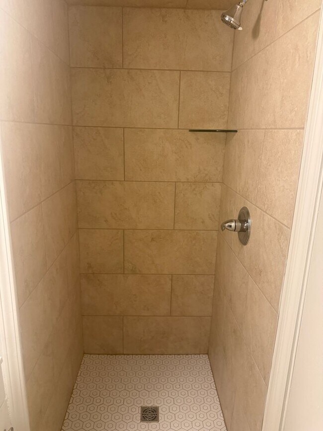 Building Photo - 735 Willow Run