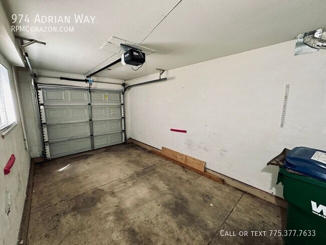 Building Photo - 974 Adrian Way