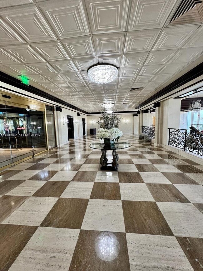 Building Photo - 2030 S Ocean Dr