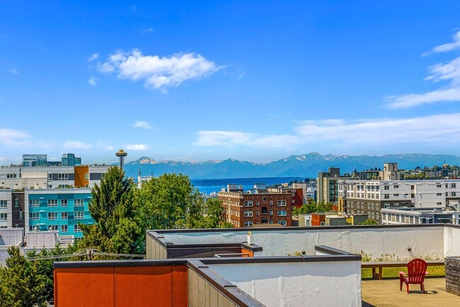 Building Photo - Capitol Hill 1 Bedroom Condo - Ground Leve...