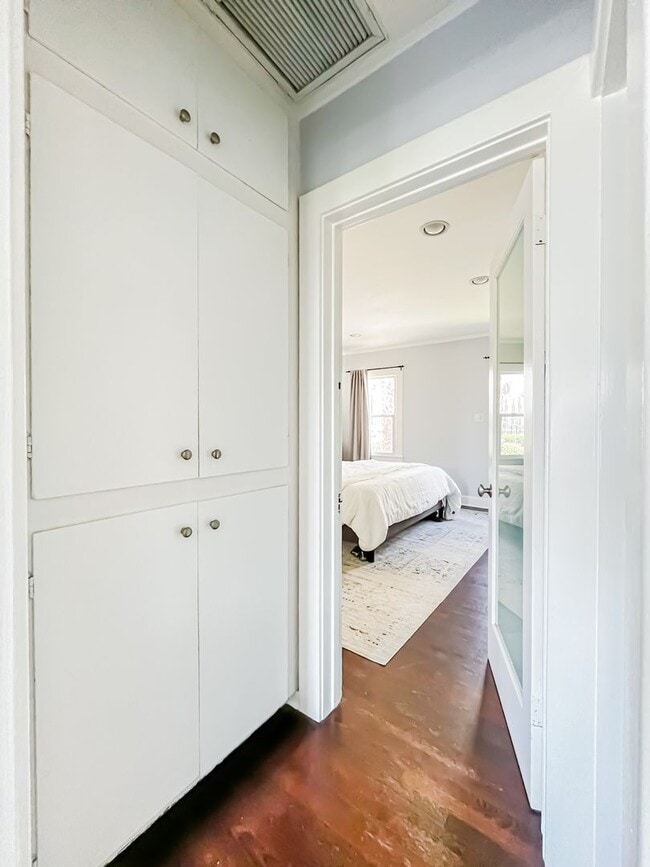 Building Photo - Unfurnished Light Filled Modern Spanish Home in Hollywood Hills