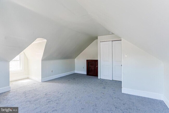 Building Photo - 349 S Springfield Rd