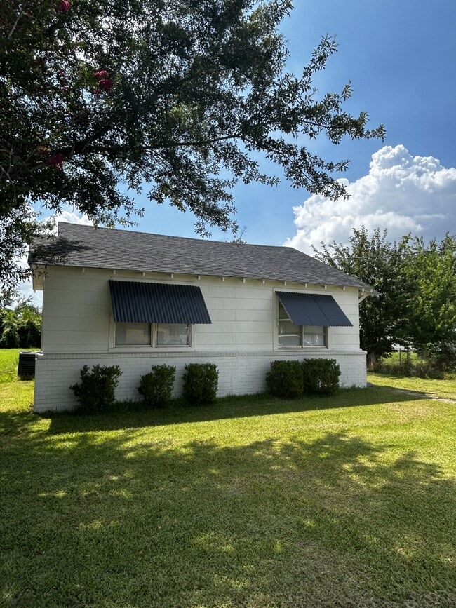 Building Photo - 2116 Creole St