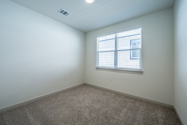 Building Photo - 13708 Lubeck Dr