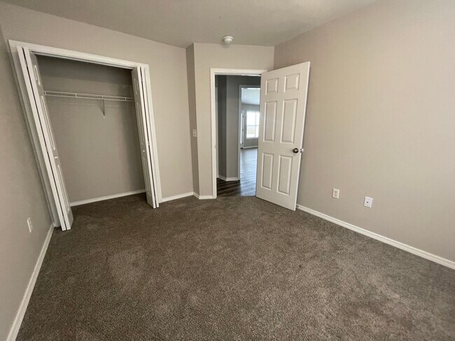 Building Photo - 139 Woodland Dr N