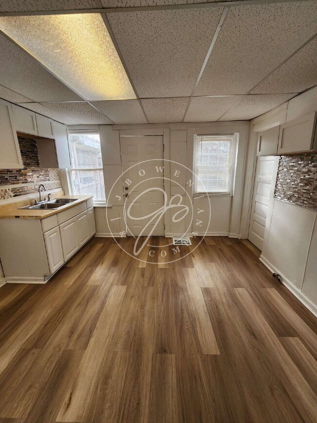 Building Photo - "Charming 3-Bedroom Home with updates throughout! Move in ready!