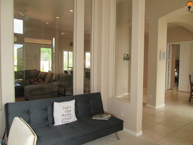 Building Photo - Unfurnished - 1 Year Rental