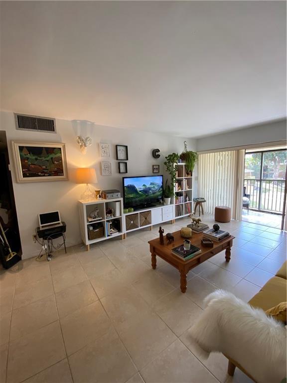 Building Photo - 5821 Washington St