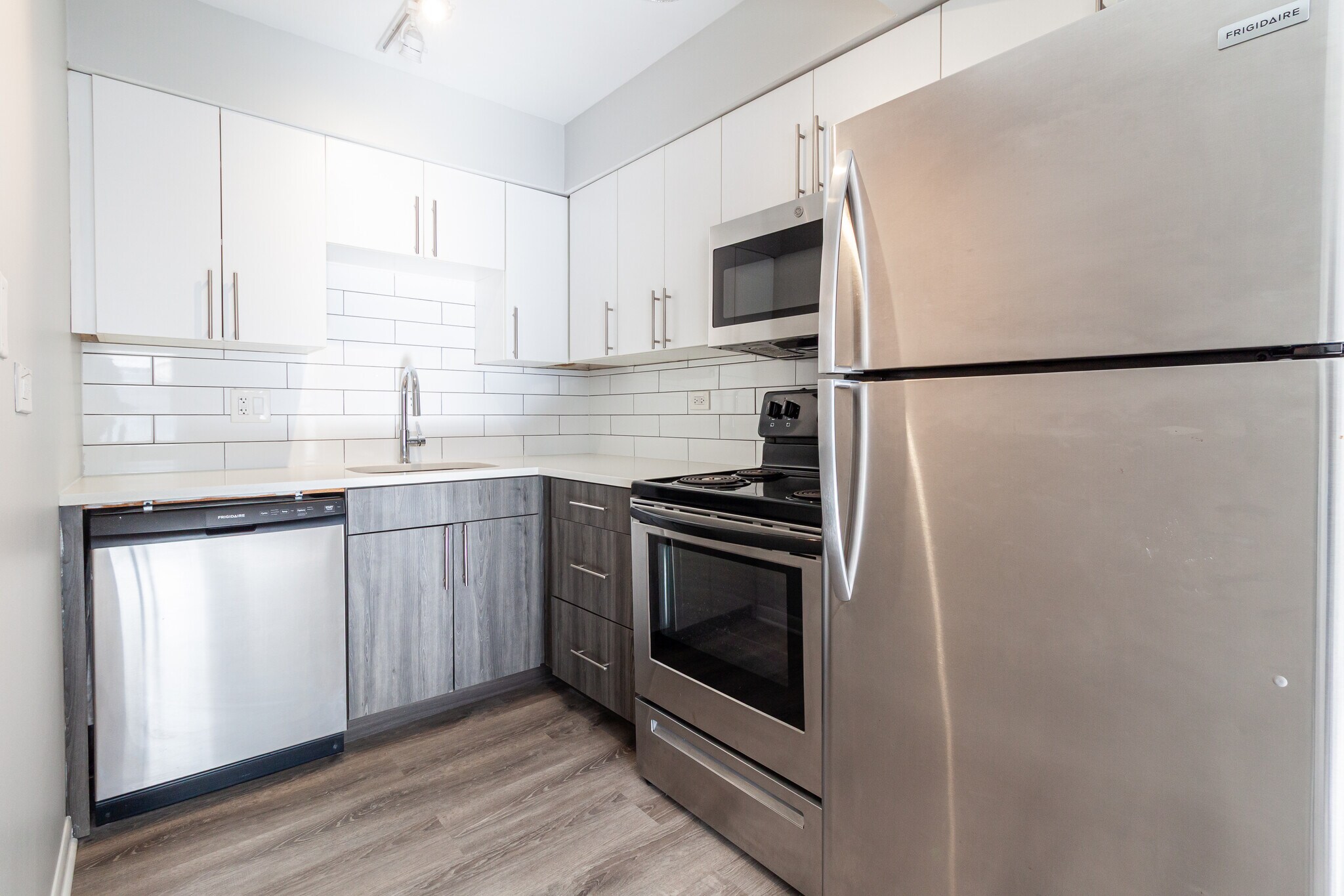 Building Photo - 745 W Gordon Ter