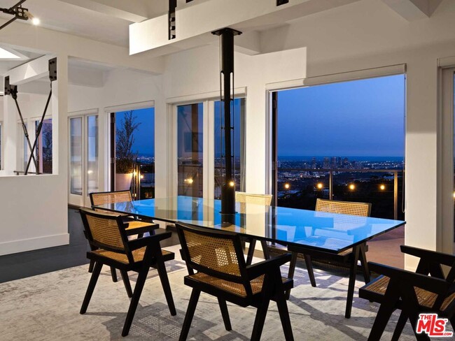 Building Photo - 1885 Sunset Plaza Dr