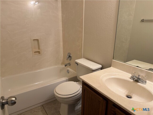 Building Photo - 2300 Maedell Dr