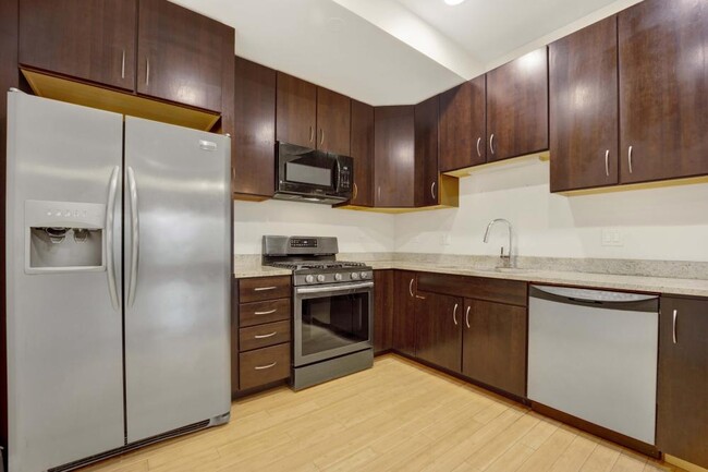 Building Photo - 2 bedroom in Chicago IL 60659