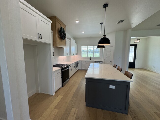 Building Photo - 4453 Cedar Creek Rd
