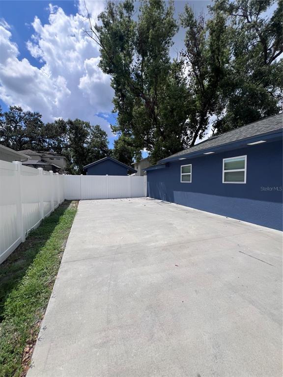 Building Photo - 118 W Sligh Ave