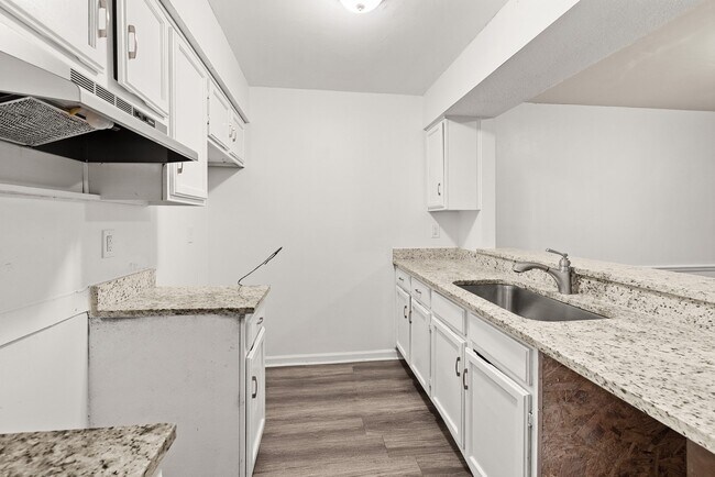 Building Photo - 648 Valley Crest Dr