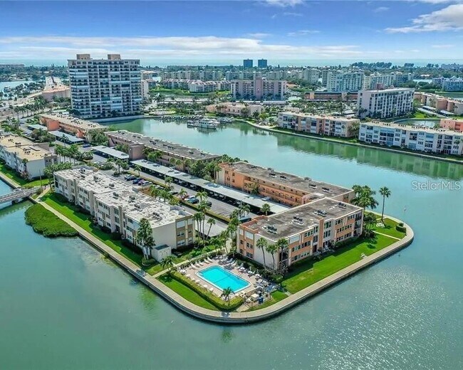 Building Photo - 7560 Bay Island Dr S