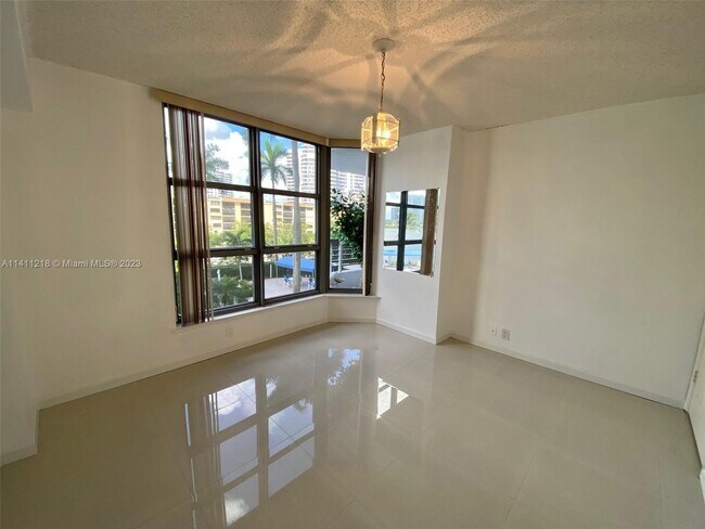 Building Photo - 3530 Mystic Pointe Dr