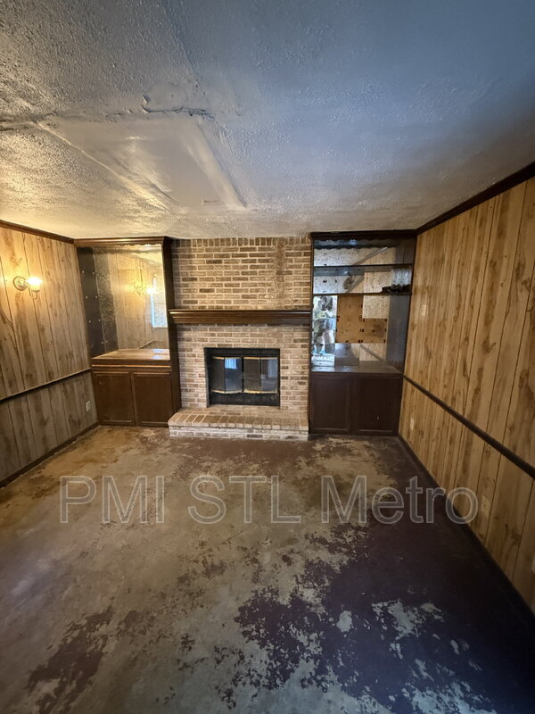 Building Photo - 10816 Spring Garden Dr