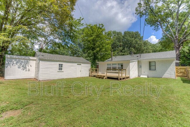 Building Photo - 1409 Dearing Rd
