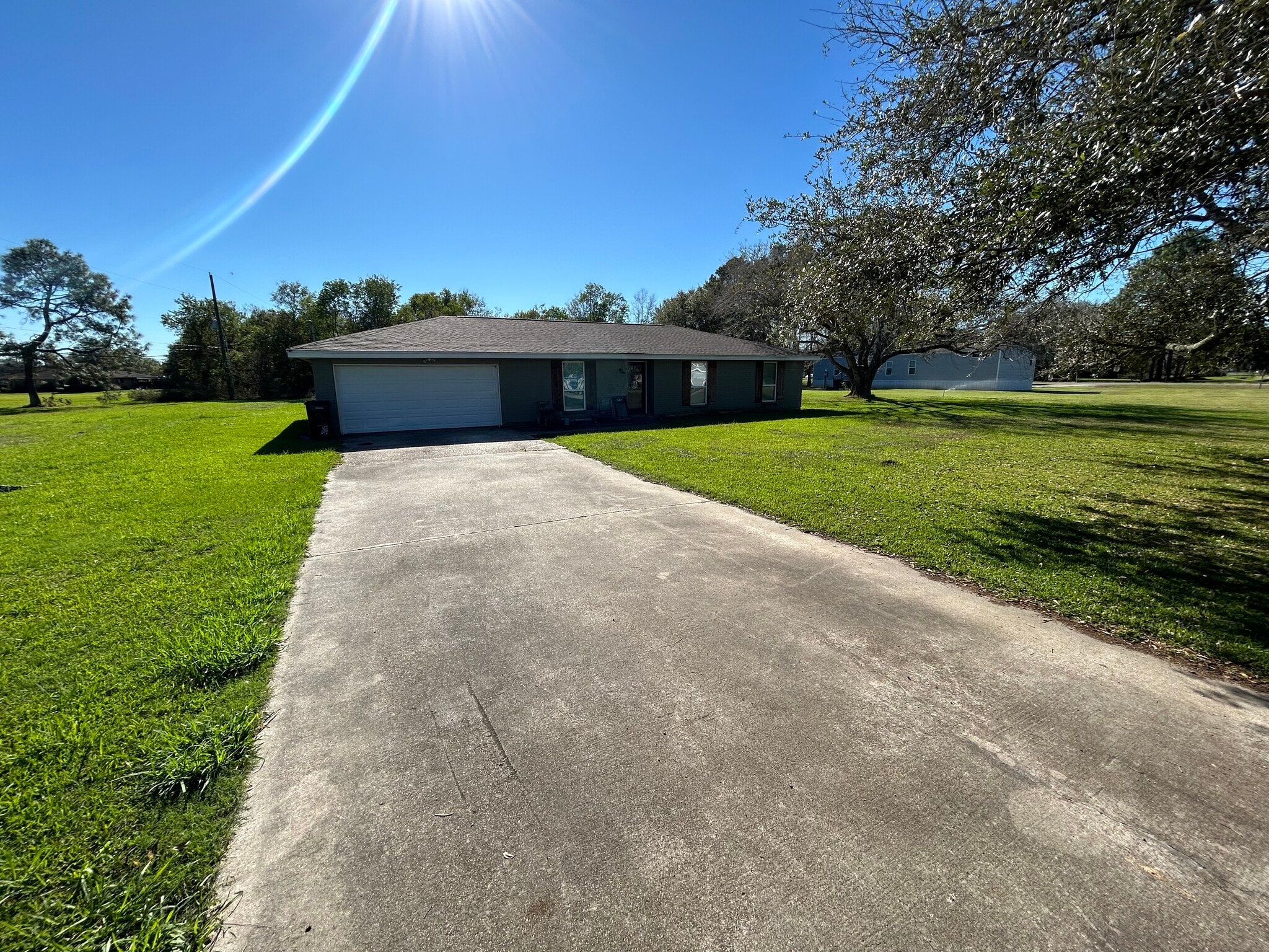 Building Photo - 8341 Oakdale Dr