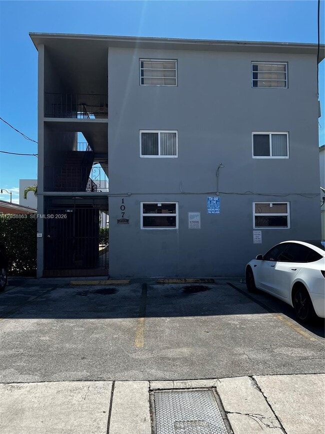 Building Photo - 107 SW 18th Ct