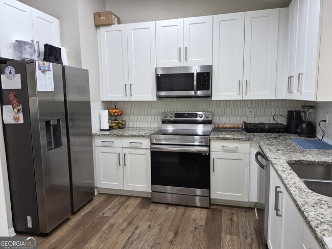 Building Photo - 418 Summer Hill Cir