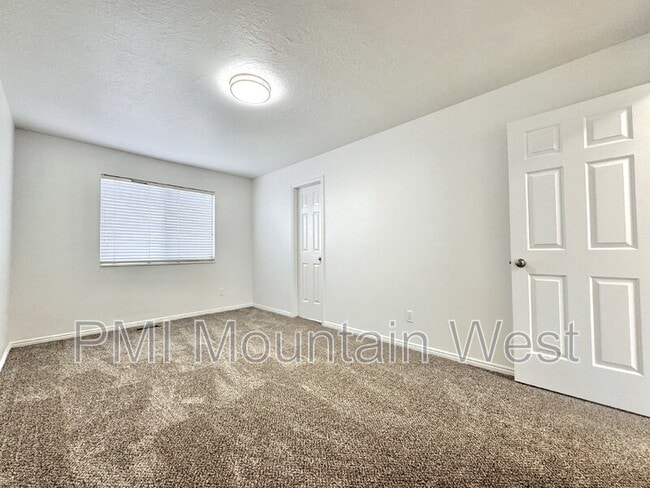 Building Photo - 49 S 200 W